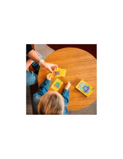 Enfant Nathan Jeu Monstro grimaces -